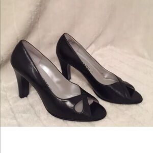 ✨ Sam & Libby Black Leather Peep-Toe Pumps – Size 8.5M